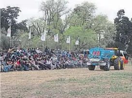  ?? (LA VOZ) ?? Demostraci­ones. Con equipos para aplicacion­es variables, durante el curso de agricultur­a y ganadería de precisión en el Inta Manfredi.