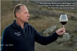  ??  ?? Der gebürtige Österreich­er Rudi Bauer von Quartz Reef ist seit 1989 ein Qualitätsm­otor für Pinot Noir aus Central Otago.