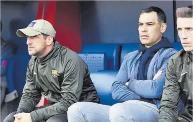  ?? Dani Barbeito ?? Belletti, asistente técnico, y Rafa Márquez, en el Johan Cruyff el pasado domingo ante el Cornellà (1-0).