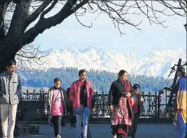  ?? DEEPAK SANSTA/HT ?? People enjoying the weather on The Ridge in Shimla on Saturday.