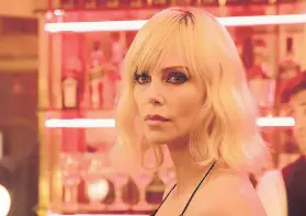  ??  ?? Charlize Theron es Lorraine en Atomic Blonde