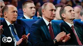  ??  ?? Alexander Bortnikow (de izquierda a der.), jefe de la "policía política" rusa FSB, Vladimir Putin, presidente, y Sergei Naryschkin, jefe del servicio secreto de espionaje en el extranjero SWR.