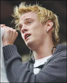  ?? ASSOCIATED PRESS FILES ?? Singer Aaron Carter sings to a crowd during a 2004 First Night celebratio­n at Government Center in Boston.