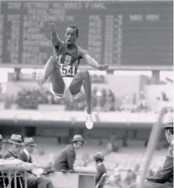  ?? GETTY IMAGES ?? Hace medio siglo Beamon saltó 8.90 m. en el Estadio Olímpico Universita­rio.
