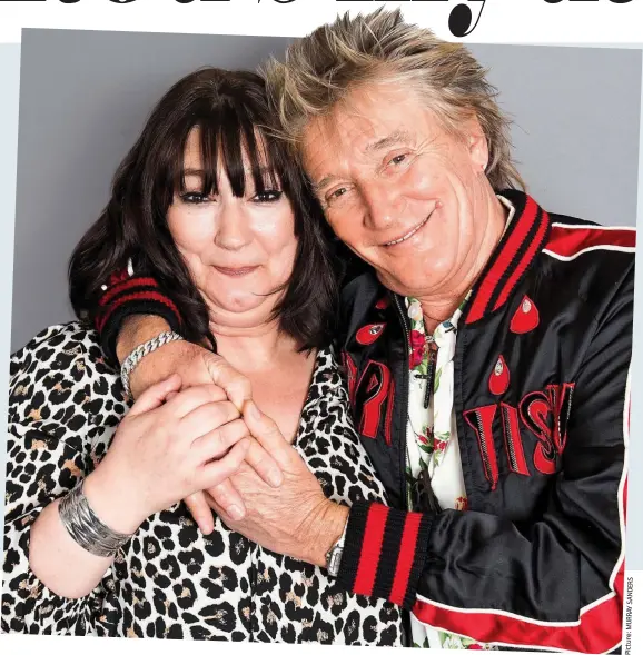  ??  ?? Relaxing together: ‘You can’t get away from the fact he’s Rod Stewart, the star,’ says Sarah, ‘but I put that to the back of my mind’