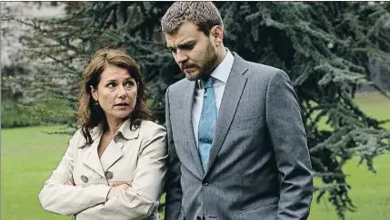  ?? 8TV ?? Birgitte Nyborg (Sidse Babett Knudsen) y su jefe de prensa Kasper Juul (Pilou Asbaek)