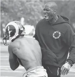  ?? JOE CAVARETTA/SOUTH FLORIDA SUN SENTINEL ?? Chad Johnson works out with Cleveland Browns player Jo Jo Natson Jr. on Wednesday at Holiday Park in Fort Lauderdale.