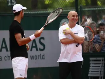  ?? (Getty) ?? Agassi and Djokovic together at Roland Garros