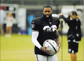  ?? Eric Risberg ?? The Associated Press Cornerback Daryl Worley’s play in his return after a four-game suspension for violating the NFL drug policy impressed defensive coordinato­r Paul Guenther.