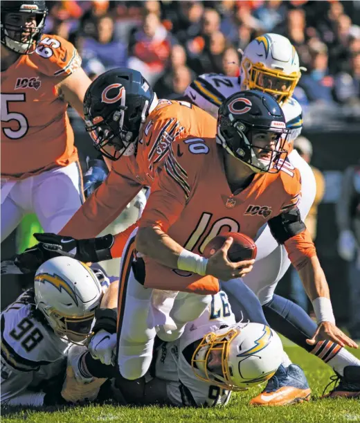  ?? ASHLEE REZIN GARCIA/SUN-TIMES ?? Bears quarterbac­k Mitch Trubisky is sacked during the first quarter Sunday against the Chargers at Soldier Field.