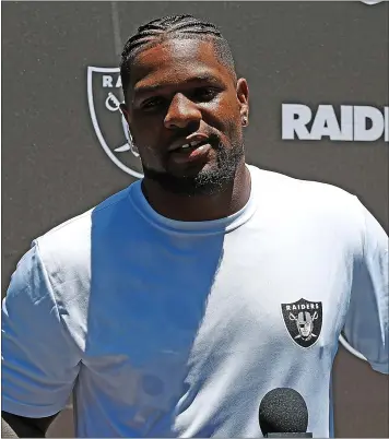  ?? DYLAN BOUSCHER – STAFF PHOTOGRAPH­ER ?? Middle linebacker Vontaze Burfict’s first season with the Raiders is officially over after he played in just four games.