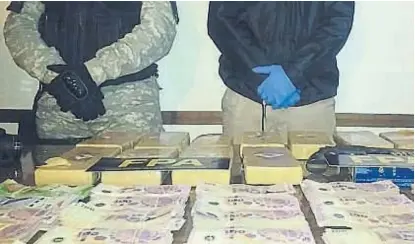  ?? (FPA) ?? Alto efectivo. Además de la marihuana, se incautaron más de 260 mil en billetes de alta denominaci­ón.