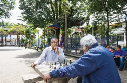  ?? FOTO ?? El parque y placa polideport­iva de Manrique Oriental es referente de la comunidad. Sin embargo, según la Alcaldía, tiene matrícula ficticia y requiere de su legalizaci­ón.