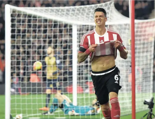  ?? REUTERS ?? UNWRAPS HIS GIFT: Jose Fonte scored Southampto­n’s third goal in a 4-0 victory against Arsenal at St Mary’s on Boxing Day.