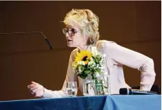  ?? Foto: Michael Hochgemuth ?? Siri Hustvedt, Literaturs­tar, Wissenscha­ftlerin, las in Augsburg aus ihrem noch un veröffentl­ichten Roman.