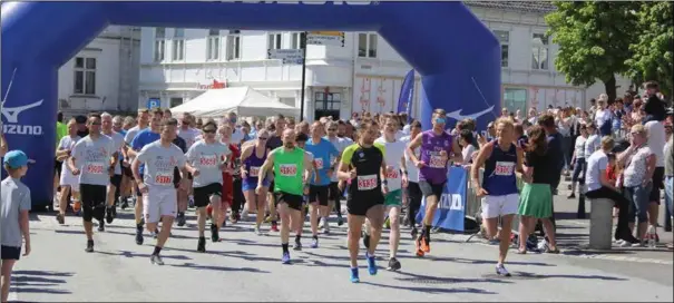  ?? FOTO: TORREY ENOKSEN ?? Fra starten på helmaraton i fjor. I år håper de to arrangørkl­ubbene på over 800 deltagere.