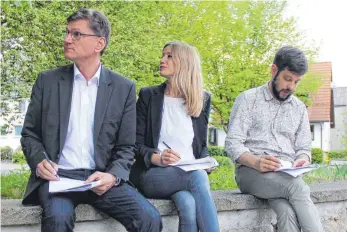  ?? FOTOS: SCHOLZ ?? Die Jury in Bühlenhaus­en ( von links): Klaus Kaufmann, Marion König und Johannes Rauneker.