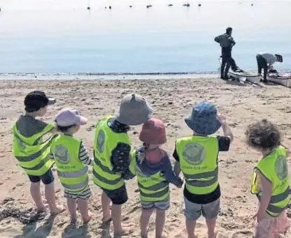  ?? Picture: Kris Miller. ?? Children from Aberdour Playgroup on a visit to the beach.