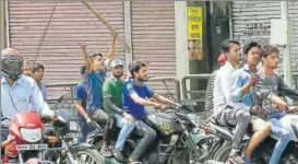  ?? HIMANSHU VYAS/HT FILE ?? Protesters take to the streets during a bandh called by Dalit outfits on Monday.