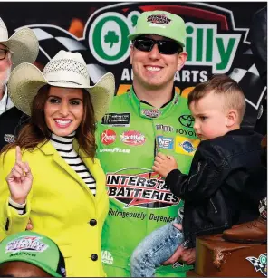  ?? AP/LARRY PAPKE ?? Kyle Busch (center) won Sunday’s NASCAR O’Reilly Auto Parts 500 at Texas Motor Speedway in Fort Worth, edging Kevin Harvick by 0.300 seconds.
