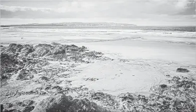  ?? NYT FILE PHOTO ?? Author Richard Beard takes a heartbreak­ing trip back to the Cornish beach where his brother drowned in “The Day That Went Missing.”