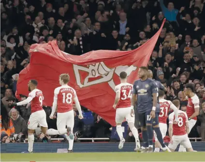  ?? AP FOTO ?? CELEBRATIO­N. Arsenal players celebrate in front of hometown fans after a goal by Pierre-Emerick Aubameyang against Manchester United .