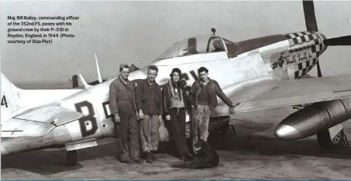  ??  ?? Maj. Bill Bailey, commanding officer of the 352nd FS, poses with his ground crew by their P-51D in Raydon, England, in 1944. (Photo courtesy of Stan Piet)