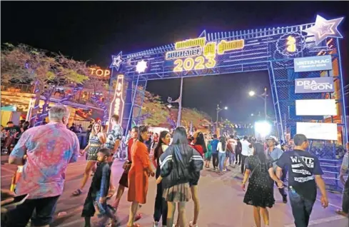  ?? HONG MENEA ?? People enjoy the New Year’s Eve celebratio­ns in Siem Reap town last year.