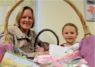  ?? DASHA KUPRIENKO/FAIRFAX NZ 632767247 ?? Queenstown’s Tam Schurmann with her daughter Jessie, 5. Tam started creating Baskets of Blessings for those who needed support after her mother died from cancer.