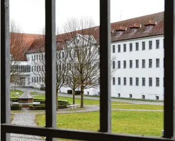 ?? Foto: Ulrich Wagner ?? Ausbrüche aus bayerische­n Justizvoll­zugsanstal­ten – hier die JVA in Niederschö­nenfeld im Landkreis Donau/Ries – sind relativ selten.