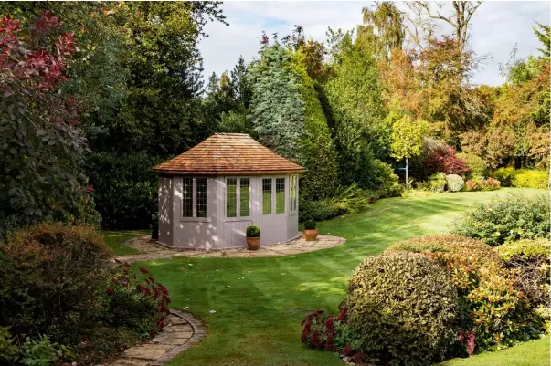 ?? ?? Above A well-positioned summerhous­e can form the focal point of a garden, like this Scotts of Thrapston Sun Ray Garden Room summerhous­e with cedar shingle roof.