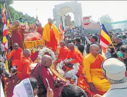  ?? HT PHOTO ?? Thousands of people gathered to pay their last tribute to Buddhist monk Bhante Pragyanand who died ▪ on November 30.