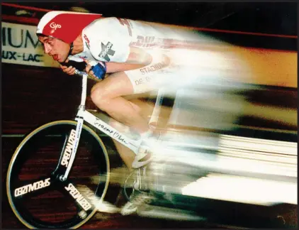  ??  ?? Wheels of steel: Graeme Obree on the way to reclaiming his world record in April, 1994
