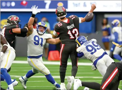  ?? DAVID CRANE — STAFF PHOTOGRAPH­ER ?? The Rams’ Greg Gaines (91) and Aaron Donald (99) hope to sack Buccaneers quarterbac­k Tom Brady today like they did in their Sept. 26meeting.