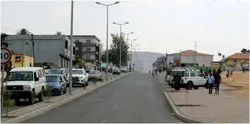  ?? ARÃO MARTINS | EDIÇÕES NOVEMBRO | HUÍLA ?? Avenida Lopo do Nascimento foi aberta ontem ao trânsito, depois de alargada e melhorada