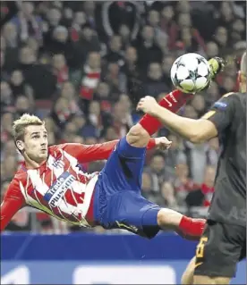  ?? AP/ FRANCISCO SECO ?? Griezmann remata de volea, en el primer gol atlètic.