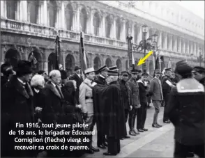  ?? SHD ?? Fin 1916, tout jeune pilote de 18 ans, le brigadier Édouard Corniglion (flèche) vient de recevoir sa croix de guerre.