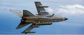  ?? Dpa/bundeswehr ?? Deutscher Tornado-kampfjet mit Marschflug­körper Taurus.