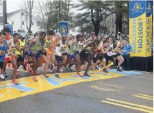  ?? – Associated Press: Stew Milne ?? Le départ du Marathon de Boston de 2019.