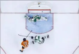  ?? DERIK HAMILTON — ASSOCIATED PRESS ?? The Flyers’ Travis Konecny(11) scores past Dallas goaltender Anton Khudobin(35) as Miro Heiskanen (4) defends during the second period on Thursday .