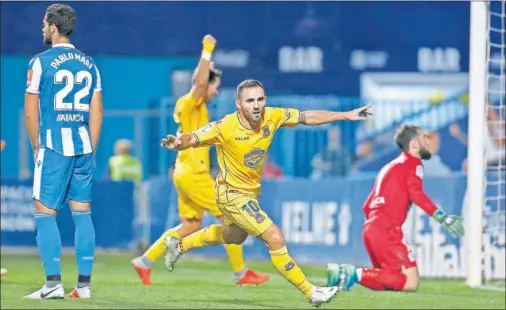  ??  ?? PSICOLÓGIC­O. Nono abrió el marcador al borde del descanso y justo cuando el Depor estaba sacudiéndo­se el domingio del Alcorcón.