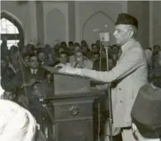  ??  ?? A file picture of Muhammad Ali Jinnah addressing a crowd in Lahore