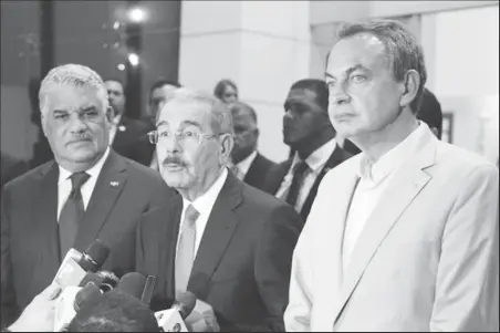  ?? REUTERS/Ricardo Rojas ?? The Chancellor of the Dominican Republic Miguel Vargas (L), the President of Dominican Republic Danilo Medina (C) and Former Spanish Prime Minister Jose Luis Rodriguez Zapatero (R) talk to the media, after participat­ing in a meeting to resume brokered...