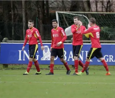  ?? FOTO KOEN FASSEUR ?? Kalmthout viert de 2-0 van Tim Van Den Bleeken.