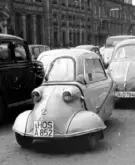 ?? ?? A Messerschm­idt car Peter Longini photograph­ed in Germany in 1957.