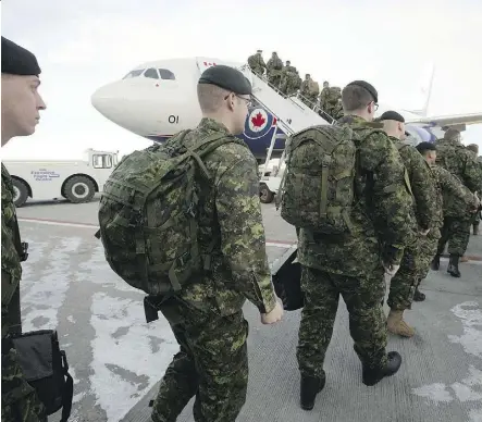  ?? DAVID BLOOM ?? One-hundred and twenty troops from 3rd Canadian Division board an Airbus CC-150 at the Edmonton Internatio­nal Airport Friday bound for Ukraine as part of Operation Unifier