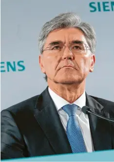  ?? Foto: Peter Kneffel, dpa ?? Siemens-chef Joe Kaeser kann noch einmal für Krisen-zeiten gute Geschäftsz­ahlen vorlegen. Im Februar 2021 tritt der Manager dann ab.