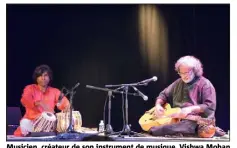  ?? (Photo S.I.) ?? Musicien, créateur de son instrument de musique, Vishwa Mohan Bhatt, accompagné de Nihar Mehta au tabla, chantait également sur scène. Une brillante performanc­e.