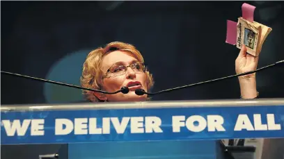  ?? Picture: SIMPHIWE NKWALI ?? POCKET EDITION: Premier Helen Zille holds up a copy of the South African constituti­on during a public address