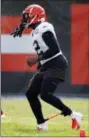  ?? RON SCHWANE — THE ASSOCIATED PRESS ?? Cleveland Browns wide receiver Josh Gordon does some band work during an NFL football team practice Monday in Berea, Ohio.